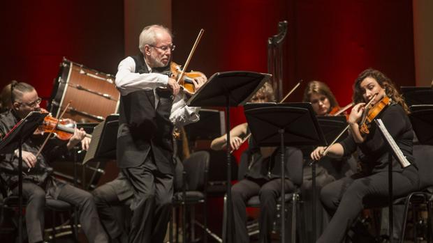 Gidon Kremer, que será uno de los homenajeados en la SMRC, en una de sus actuaciones