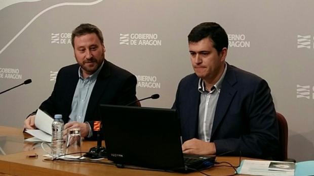 Palacín (a la derecha) junto a su jefe de filas en CHA y consejero del Gobierno aragonés, José Luis Soro