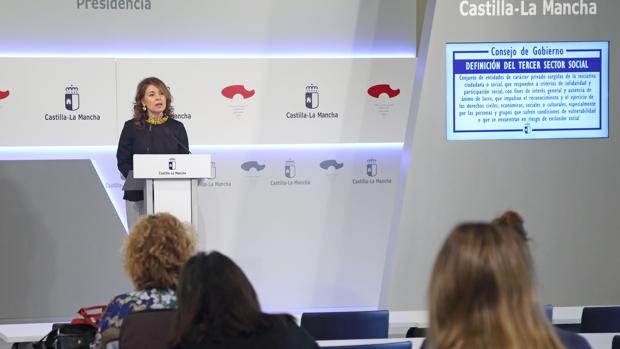 La consejera de Bienestar Social, Aurelia Sánchez, durante la rueda de prensa
