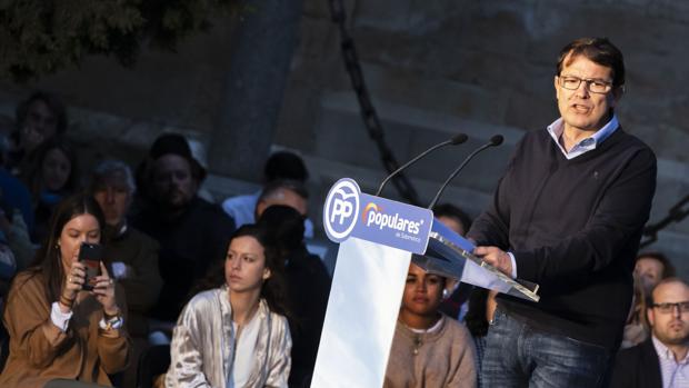 Mañueco, durante el acto de campaña en el Patio Chico de Salamanca