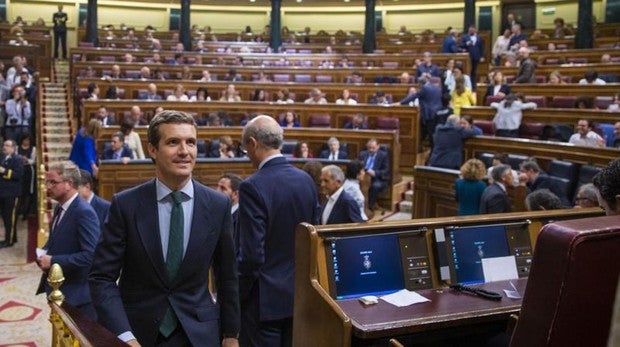 Pablo Casado, líder del PP, de regreso ayer a su escaño