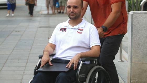Así llegaba el capitán de la Guardia Civil a declarar. Fue el primero por este motivo