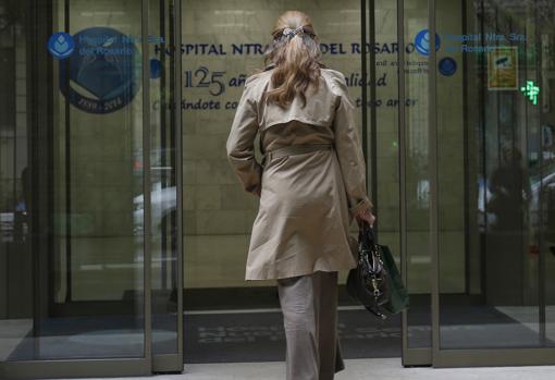 La Infanta Elena entrando en el hospital