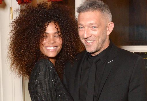 Vincent Cassel con su actual pareja, la modelo Tina Kunakey