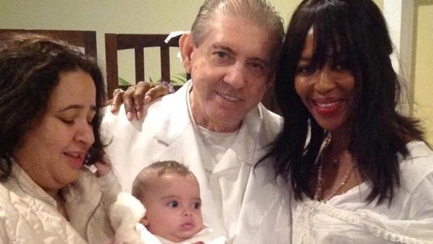Juan de Dios junto a Naomi Campbell