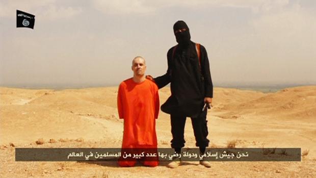 El yihadista más conocido de los «Beatles», el británico Emwazi ihadi John, murió en un ataque de un dron estadounidense. La imagen corresponde al vídeo del asesinato del reportero James Foley, convertido en propaganda de Daesh