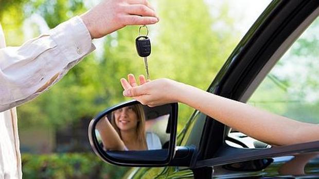 Hay padres que buscan compartir sus coches para ir a llevar o recoger a sus hijos del colegio