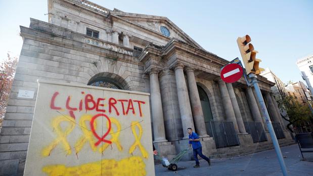 Pintadas a favor de la libertad de los presos del «procés» en Barcelona