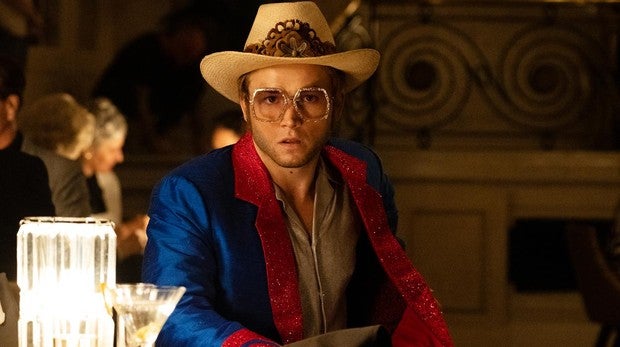 Taron Egerton interpreta a Elton John