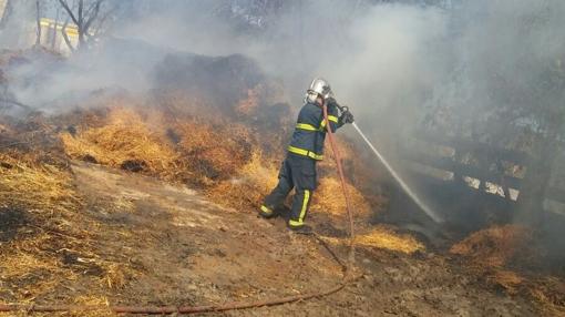 Los Bomberos han requerido más de seis horas para sofocar el incendio