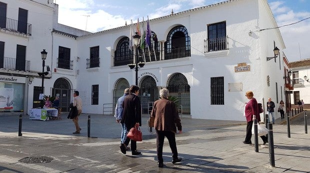 Fachada del ayuntamiento de Sanlúcar la Mayor