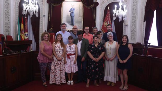 El equipo de Gobierno, con Kichi en el centro.