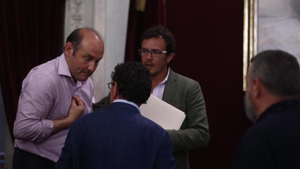 Juancho Ortiz ha interrumpido en numerosas ocasiones el pleno mostrando su malestar por no abordar lo acordado en junta de portavoces.