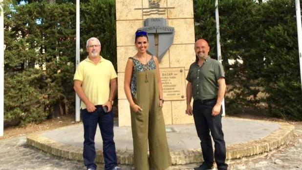 Natividad Vidal, en el centro de la imagen, jumnto a los copañeros de UGT de Navantia San Fernando