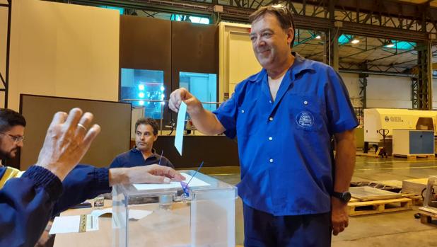 Momento de las votaciones el martes en las instalaciones de Navantia de la Bahía