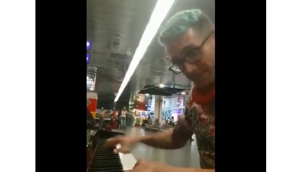 Pianista tocando Tanquillos de Cádiz en Suiza