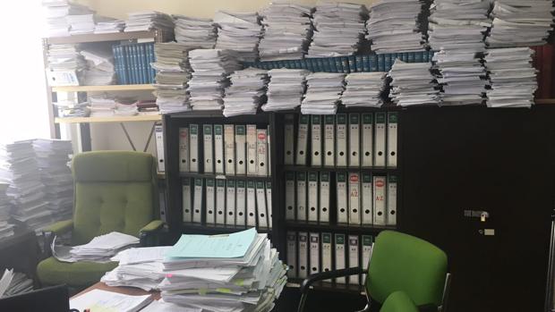 Juzgado de Cádiz desbordado de documentos y expedientes