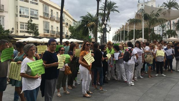 La exconcejal de Podemos, Ana Camelo, ha participado en la protesta con las limpiadoras.