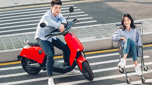 Imagen publicitaria de una de las motos eléctricas de Xiaomi