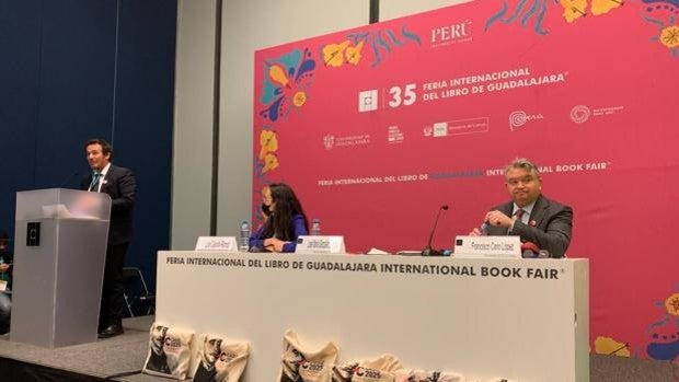 Kichi presenta en México la candidatura de Cádiz como sede del Congreso de la Lengua 2025