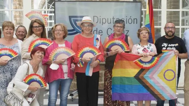 Día del Orgullo: Manolita Chen y Joaquín Gómez reivindican en Cádiz el amor y la libertad