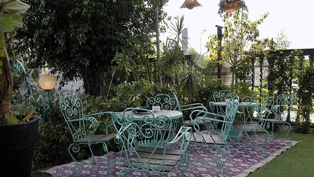 Terraza del restaurante La Raza