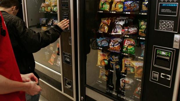 Antonio vendía los mismo productos de las máquinas de vending de su instituto, pero a un precio más económico