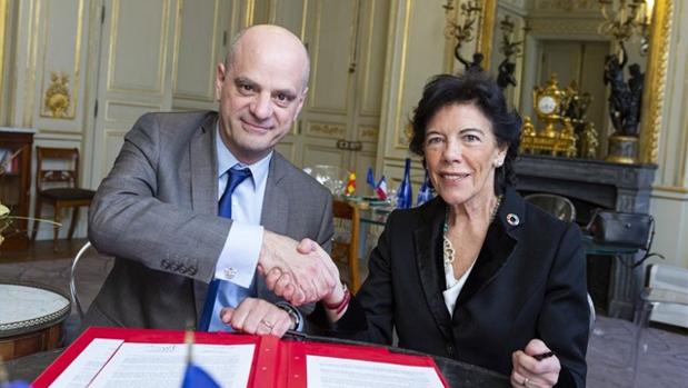 El ministro de Educación de Francia, Jean Michel Blanquer, y la ministra española, Isabel Celaá